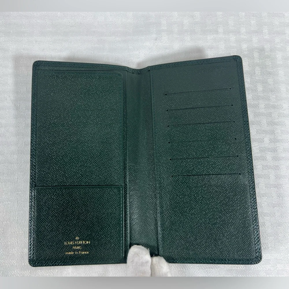 7006: Louis Vuitton Taiga Leather Wristlet & Checkbook Cover Set Green